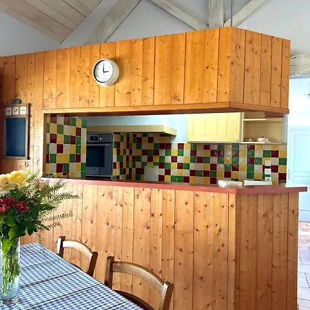 Casa vacanze à La Ferme Avec Piscine Couverte Assais-les-Jumeaux
