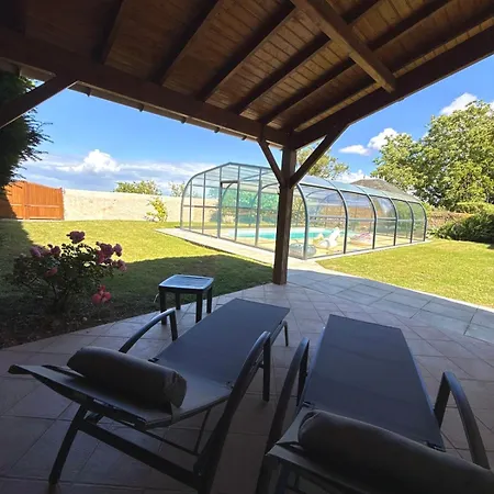 Casa vacanze à La Ferme Avec Piscine Couverte